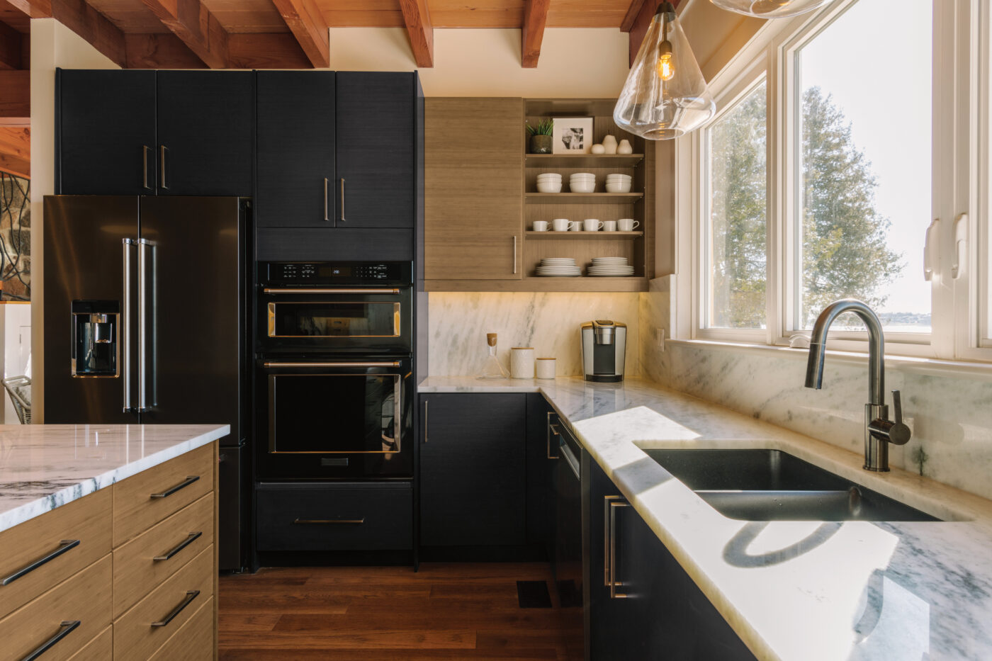 Lightly stained cabinetry mixed with black for that perfect modern rustic aesthetic.